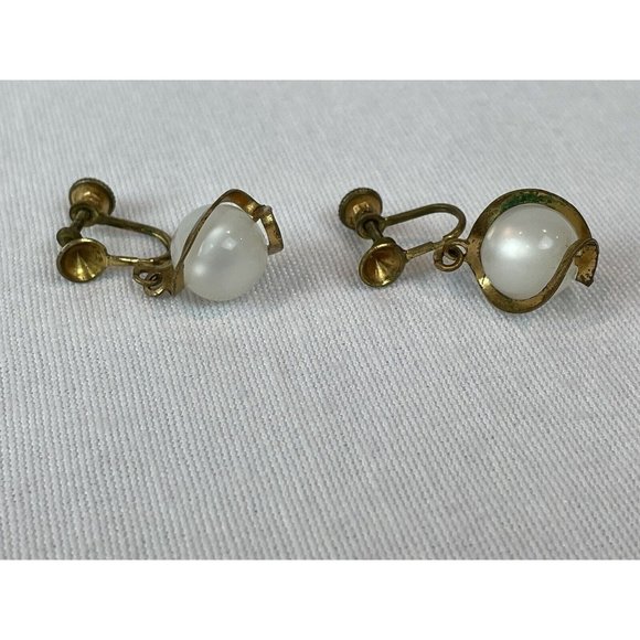 Vintage Gold Tone Pools of Light Drop Earrings Lucite Screw Back - Picture 4 of 6
